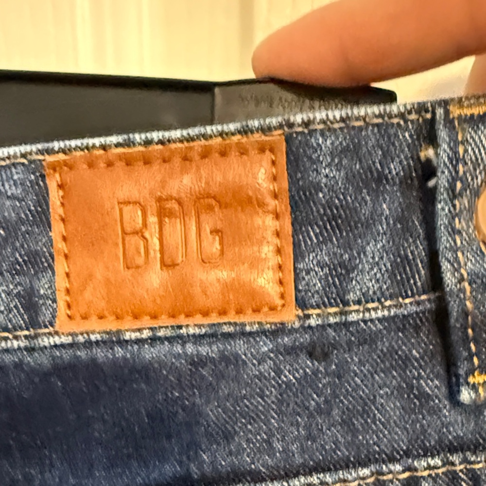 BDG Dark Blue mom Jeans high rise slim with Yellow Floral Embroidery - Picture 5 of 7